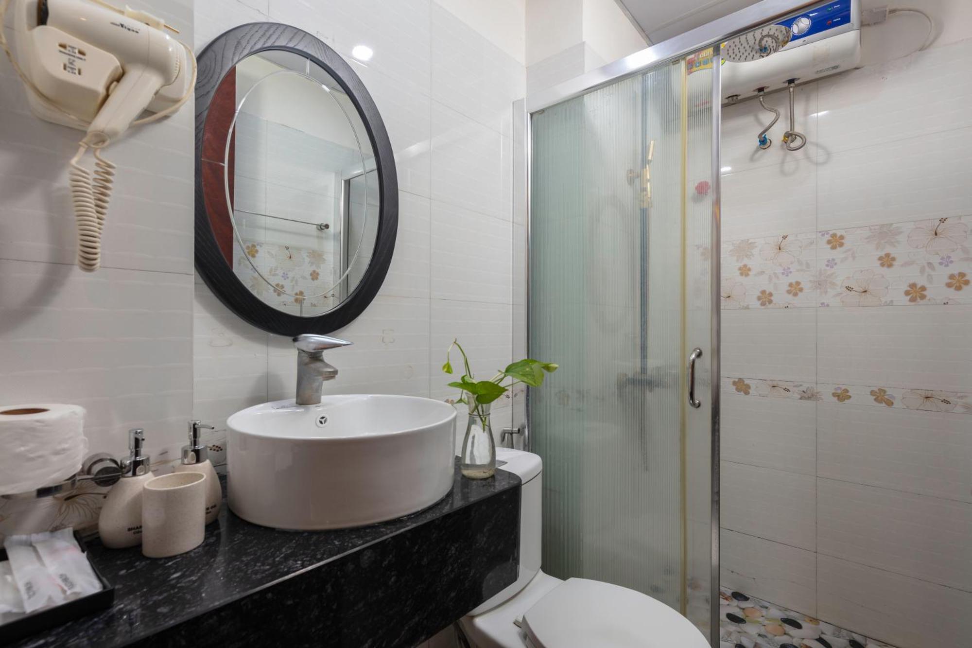 האנוי Queen Light Hotel מראה חיצוני תמונה